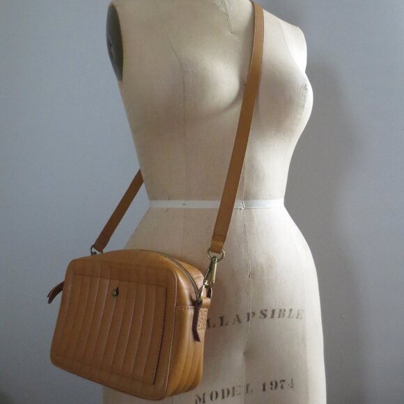 Madewell Handbags - Madewell Leather Transport Camera Purse - NWOT